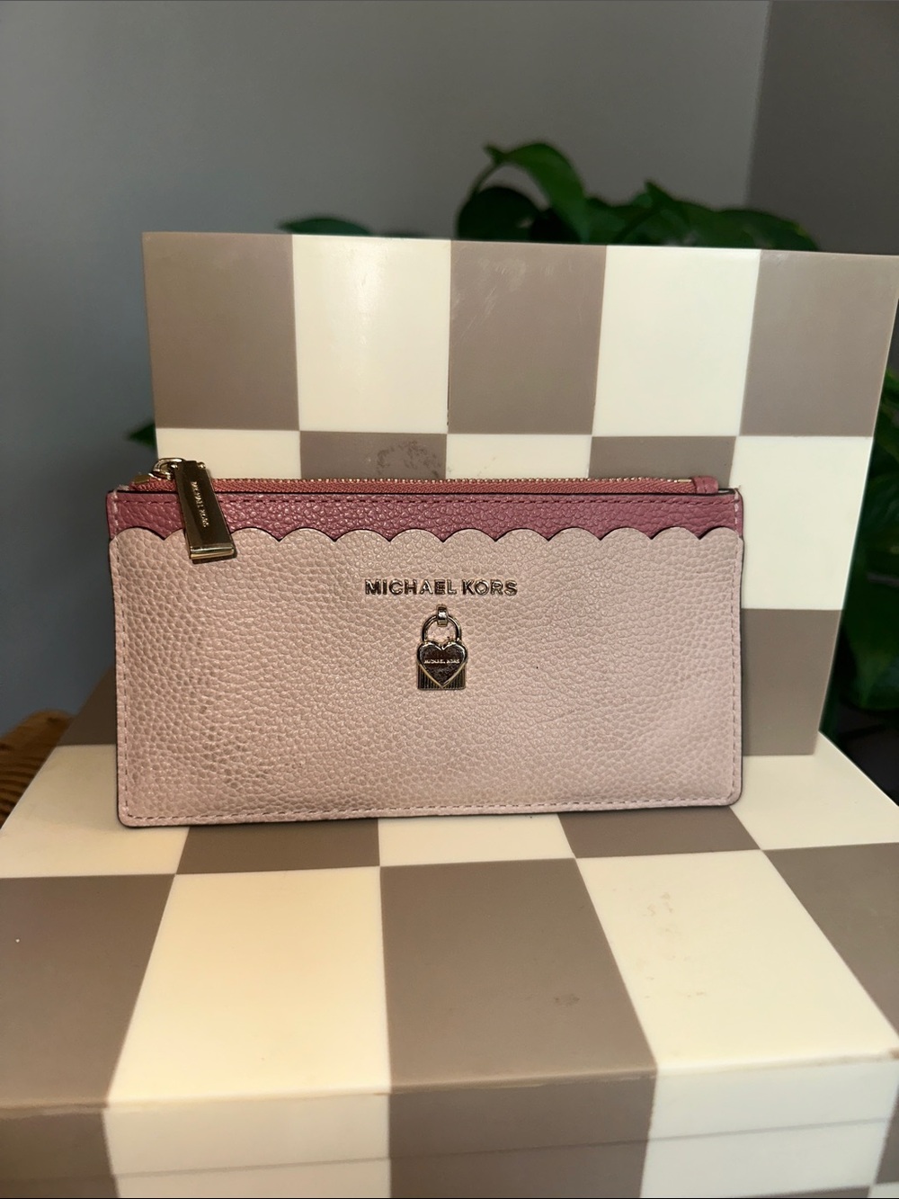 Michael Kors Blush and Rose-Trim Scalloped Zip Wallet EUC
